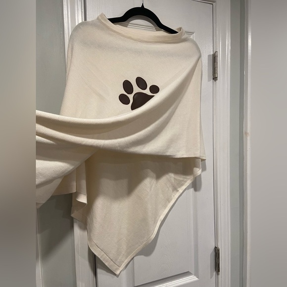 NWT Top It Off Cream Knit Pullover Poncho Shawl Brown Faux Leather Dog Cat Paw - Picture 4 of 9